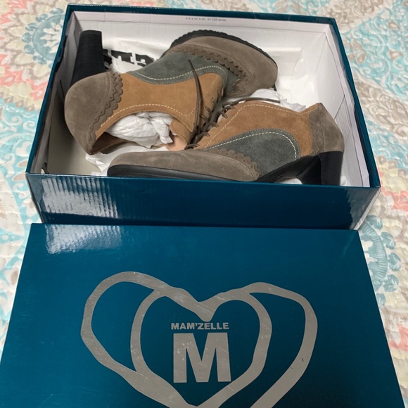 Gorgeous Heeled Booties (BNIB) - Picture 2 of 5